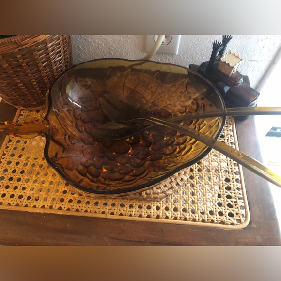 Indiana Glass Amber Grape Sala/Serving Bowl w/Lucite Tongs Retro - Picture 4 of 16